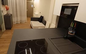 Riviera Apartments Near The Beach + Parking